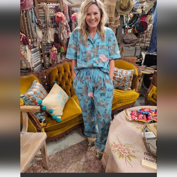 NEW A Rare Bird "Cause I Can" Zebra Shoe Closet P.J.'s

Pajama Set - Picture 5 of 5